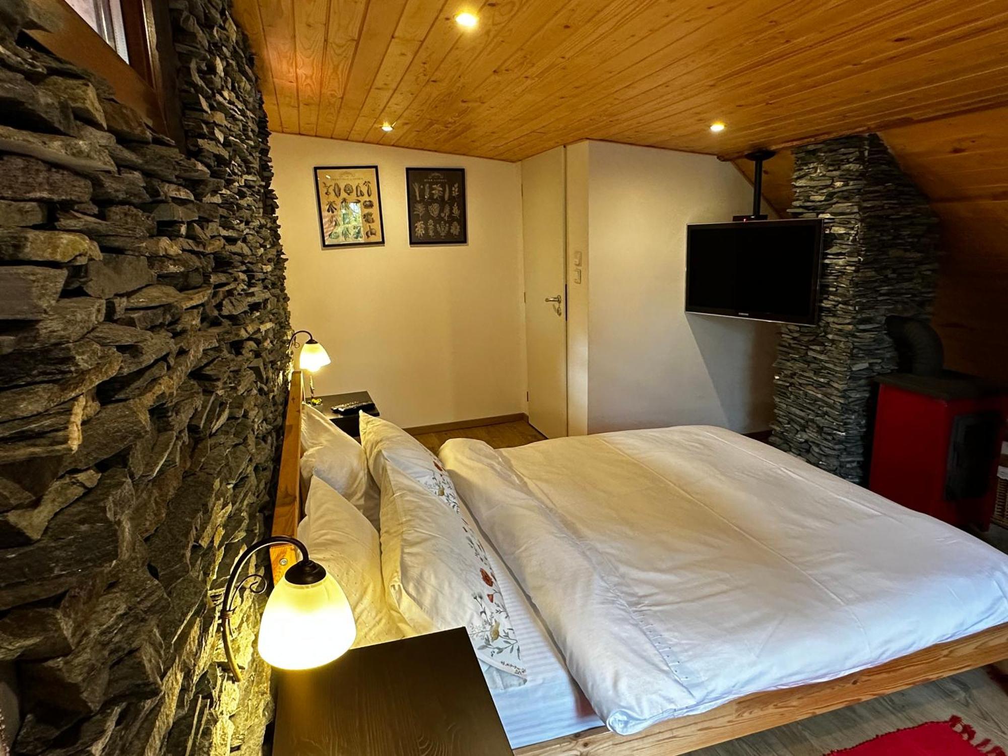 Mountain Chalet - Cabana La Muntele Baisorii Muntele Cacovei  Экстерьер фото